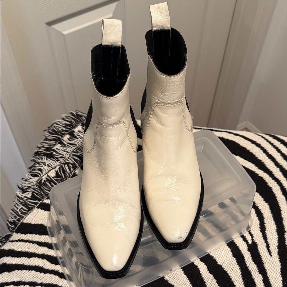 Everlane White Leather Pointed Toe Chelsea Boots with Black Soles